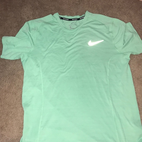 Nike top - Picture 1 of 3